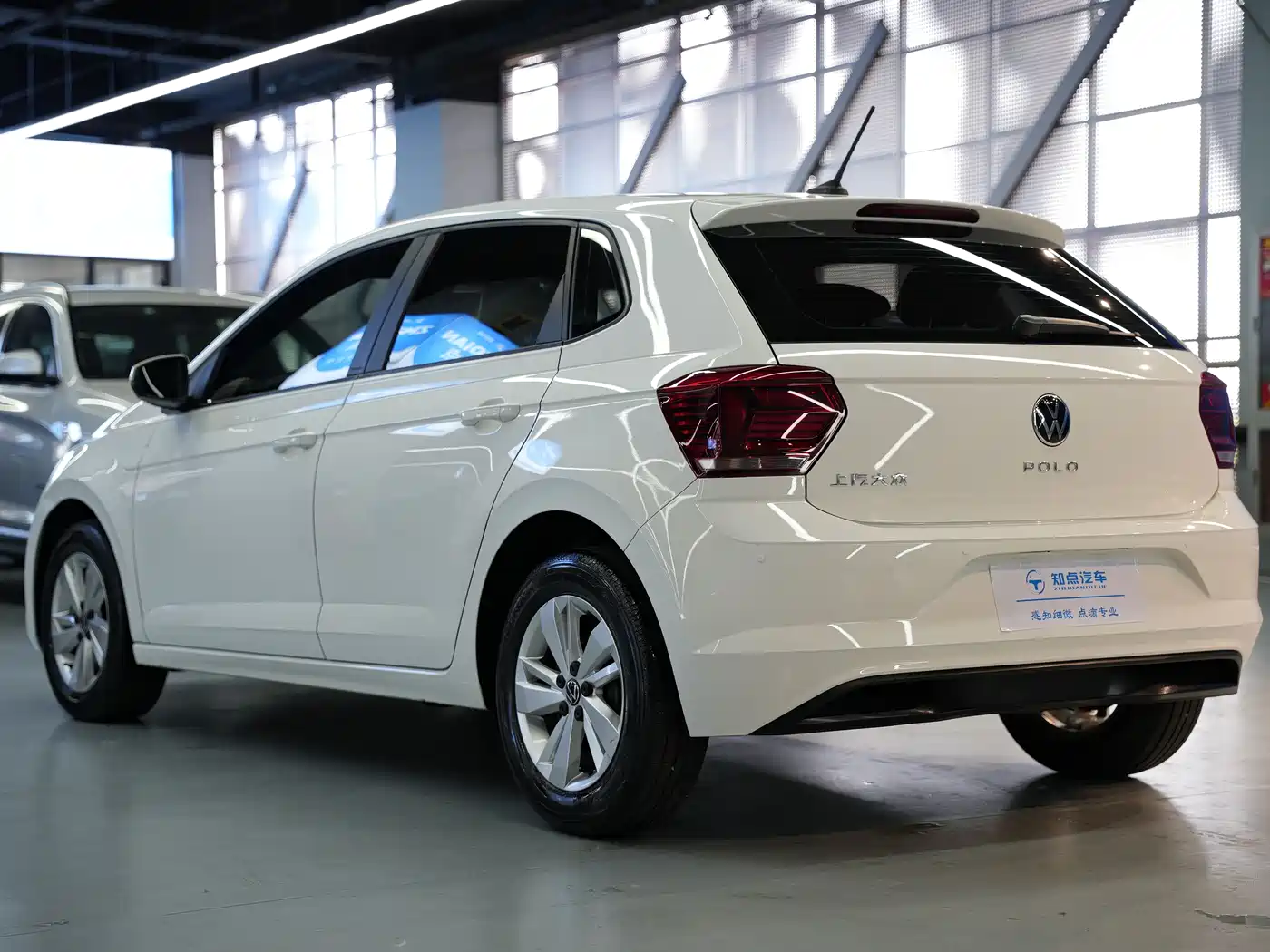 Volkswagen Polo 2019 Plus 1.5L Automatic Panorama Enjoyment Edition фото 24