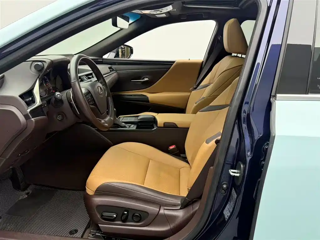 Lexus ES 2020 300h Ultimate Edition фото 11
