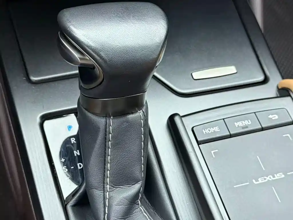 Lexus ES 2020 300h Ultimate Edition фото 7