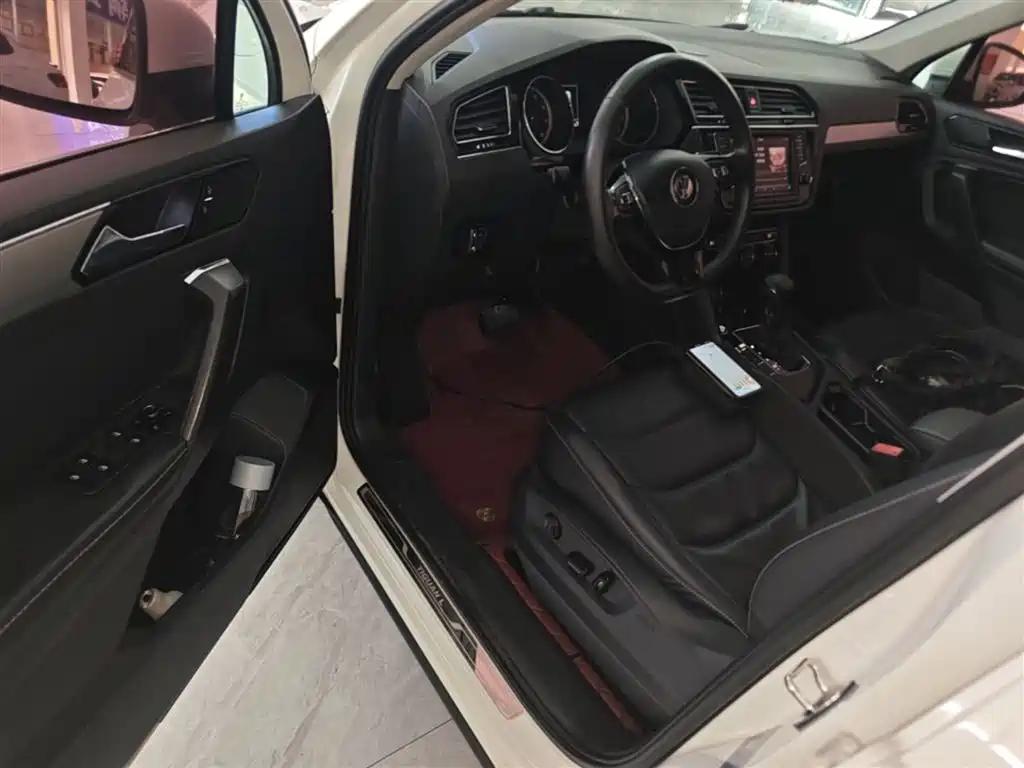 Volkswagen Tiguan L 2018 330TSI Automatic 2WD Luxury Edition фото 16