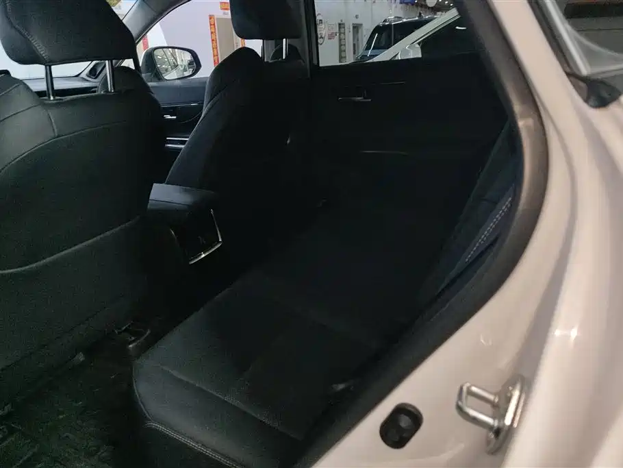 Toyota Venza 2022 2.0L CVT 2WD Premium фото 11