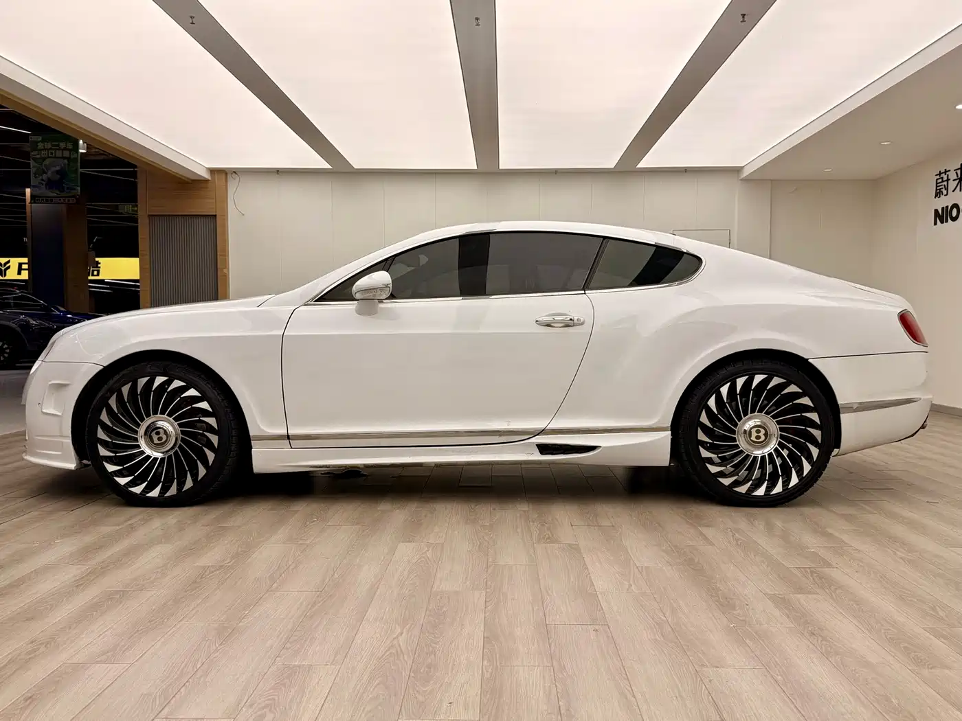 Bentley Continental фото 4