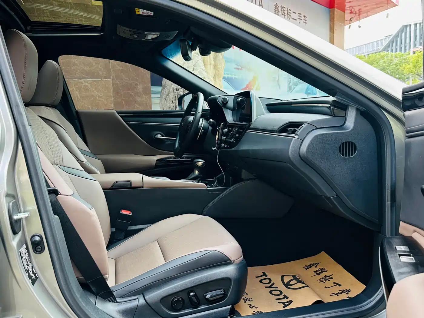 Lexus ES 2021 300h Luxury Edition фото 18