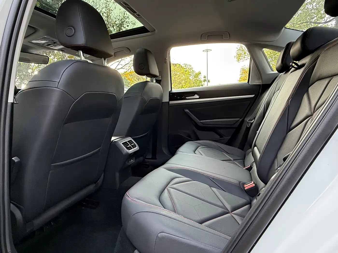 Volkswagen Lavida 2024 Model 300TSI DSG Starlight Leading Edition фото 6