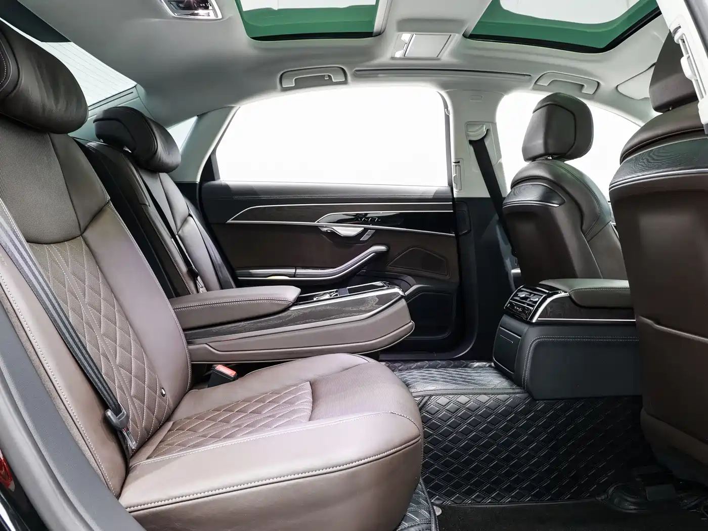 Audi A8 2023 A8L 50 TFSI quattro Exclusive фото 11