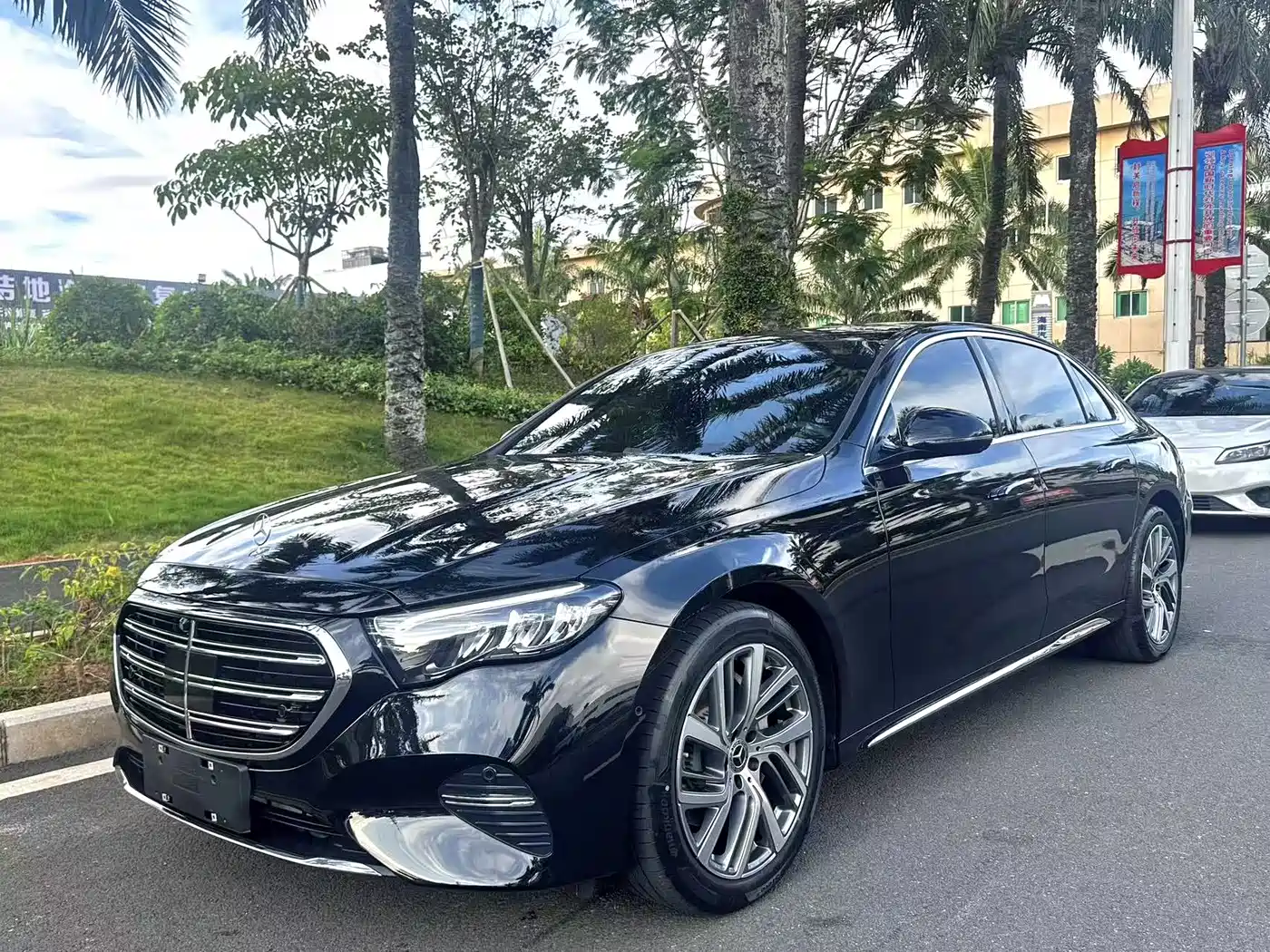 Mercedes-Benz E-Class 2025 E 300 L Fashion