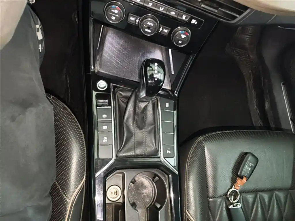 Volkswagen Passat 2019 Model 330TSI Luxury Edition China V фото 14