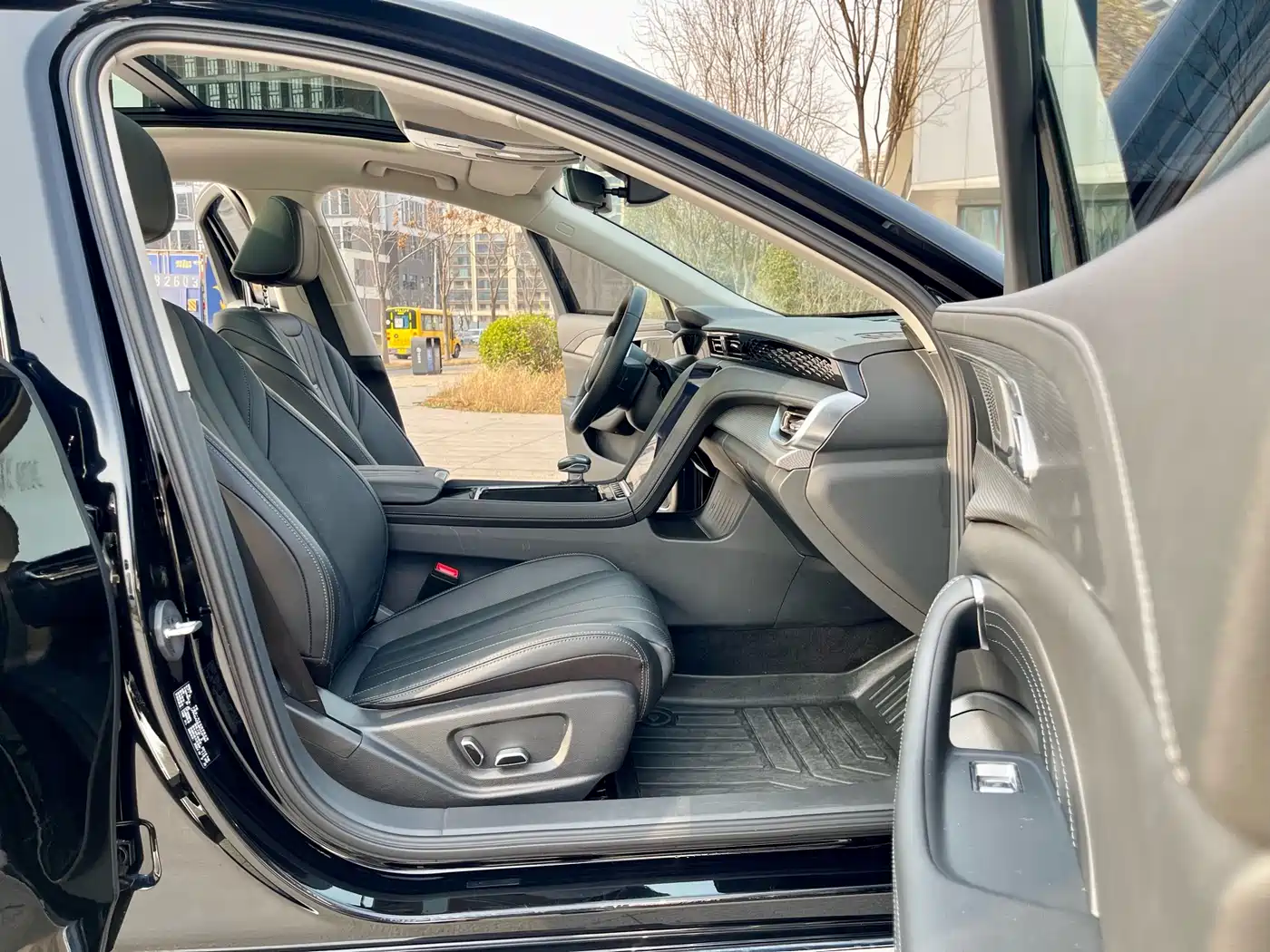 Hongqi H5 2024 1.5T DCT Smart Connect Flag Rhythm Edition фото 11