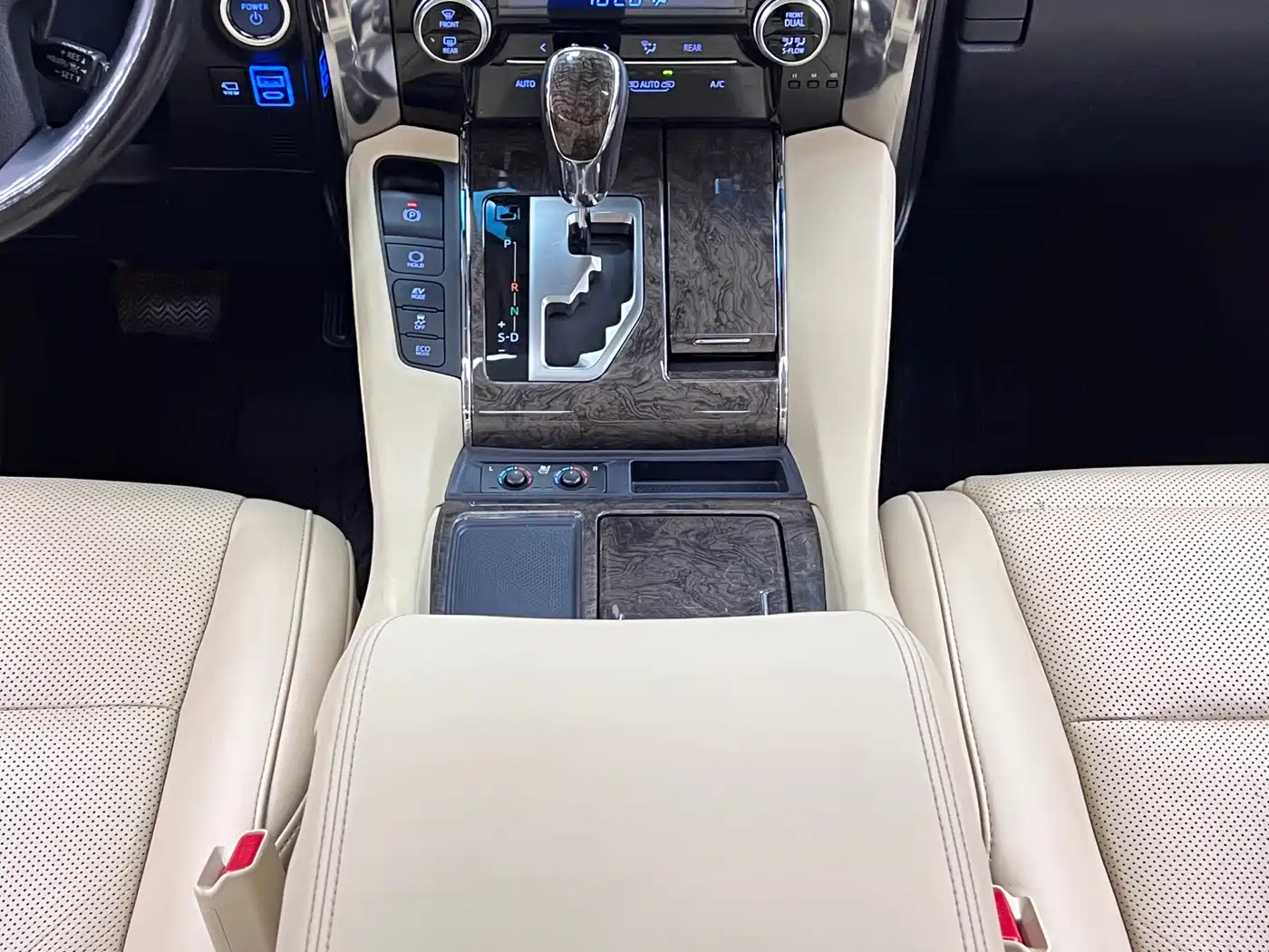 Toyota Vellfire 2021 Crown Hybrid 2.5L HV Premium Edition фото 29