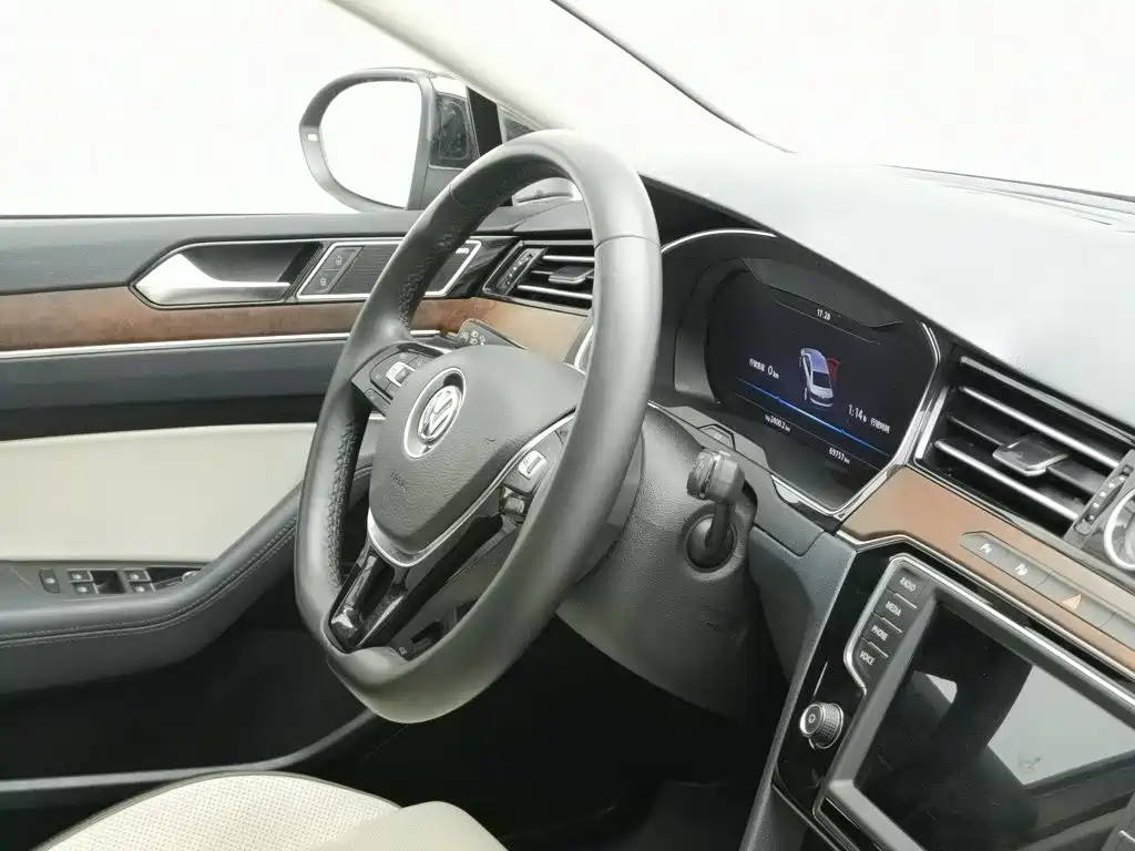 Фото 22 - Volkswagen Magotan