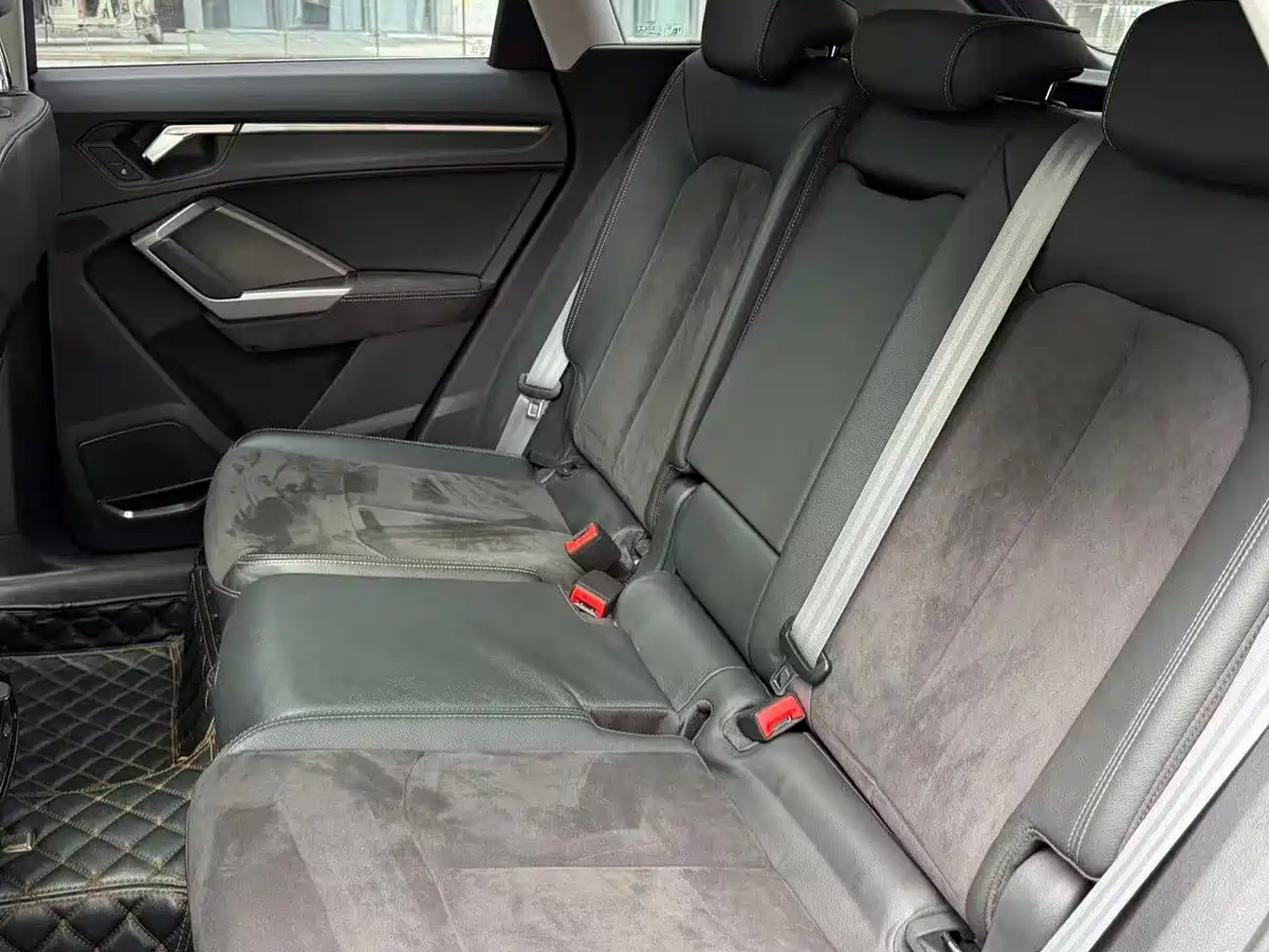 Photo 7 - Audi Q3