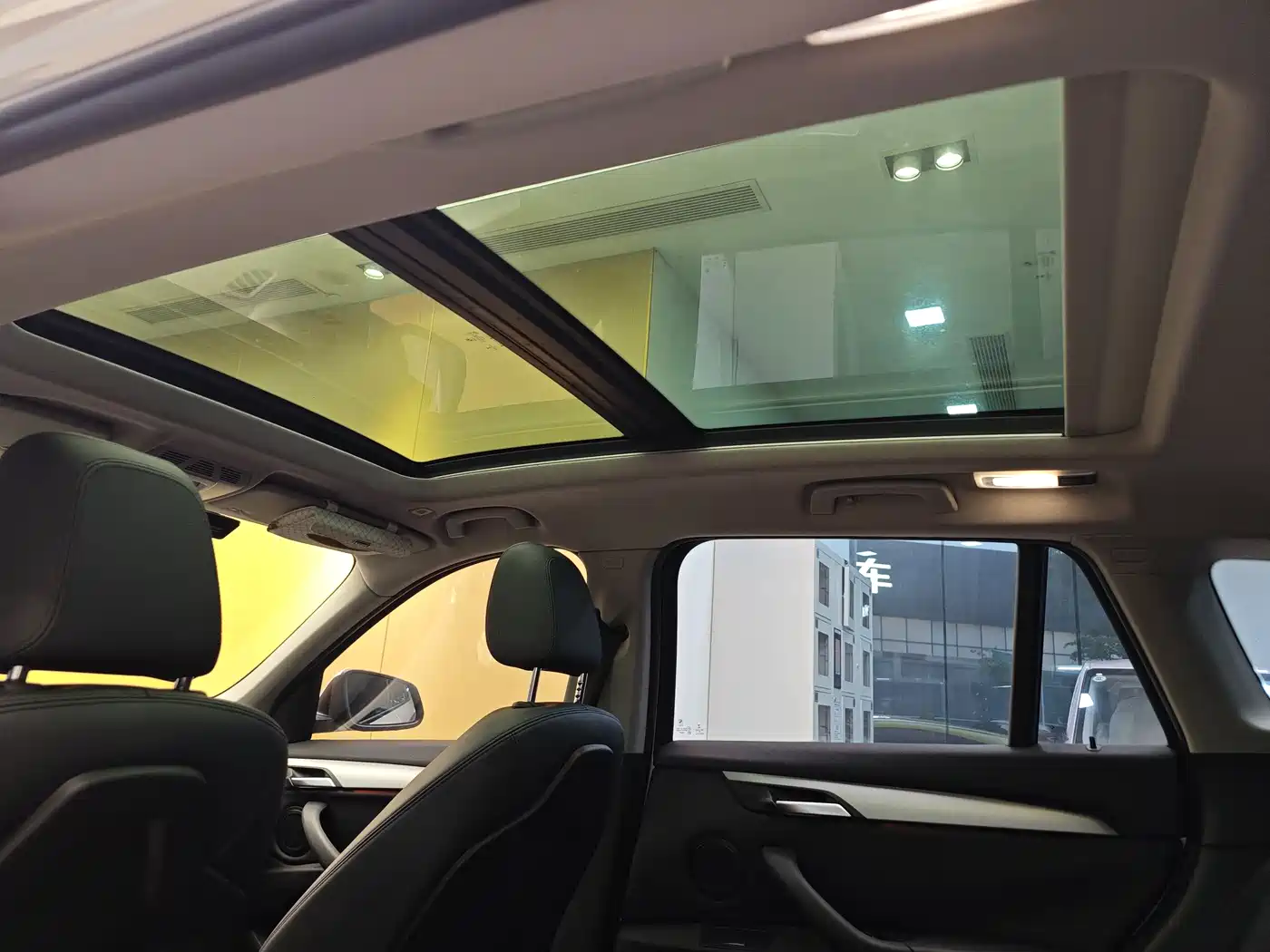 BMW X1 2016 sDrive18Li Premium Model фото 25