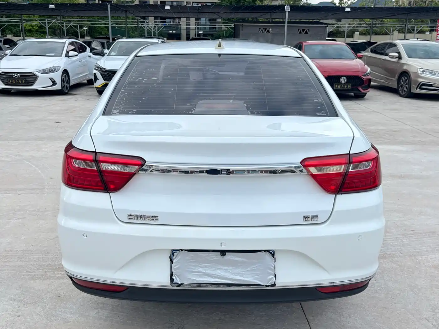 Фото 4 - Geely Vision