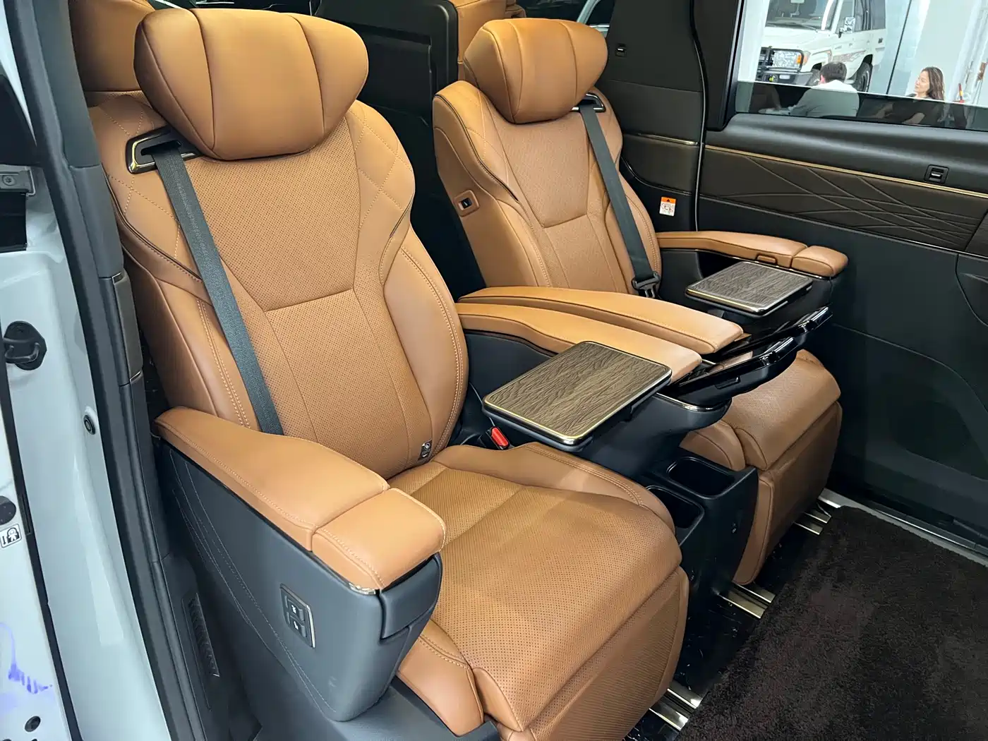Toyota Vellfire 2024 Crown Hybrid 2.5L Executive Premium Edition фото 15