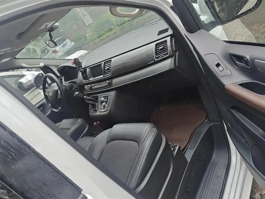 SAIC Maxus Maxus G10 2018 PLUS 1.9T Manual Elite Edition Diesel фото 8