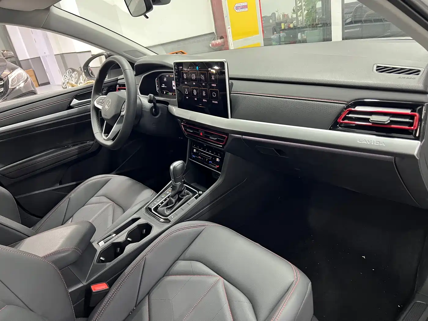 Volkswagen Lavida 2024 Model 300TSI DSG Starlight Leading Edition фото 14
