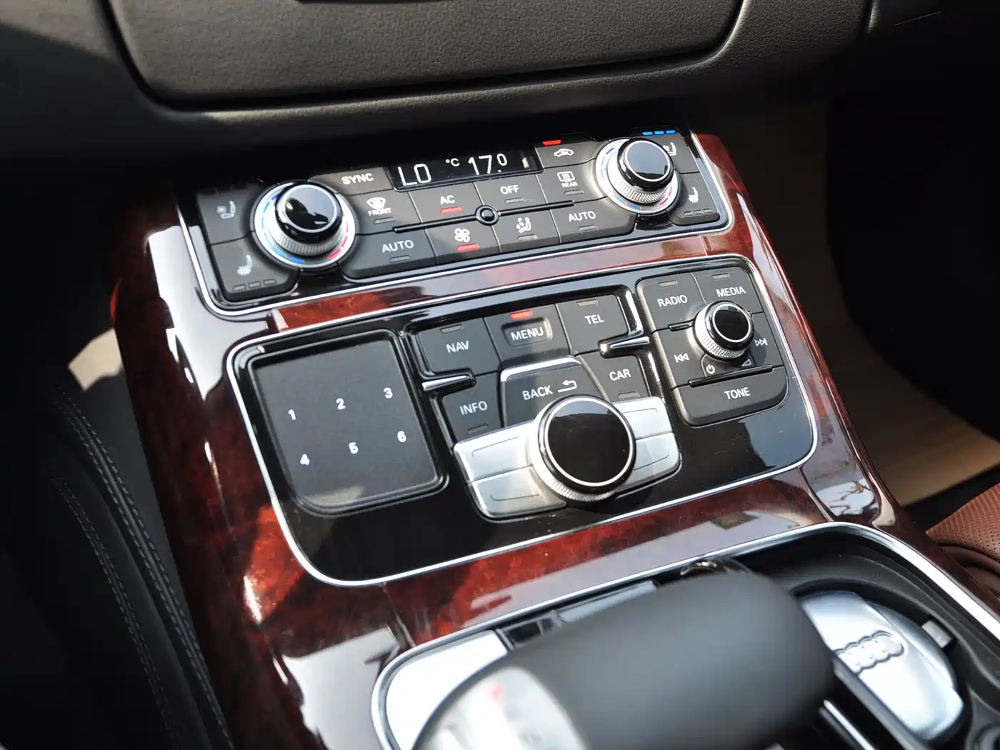 Audi A8 2011 A8L 3.0 TFSI quattro Premium (245kW) фото 11