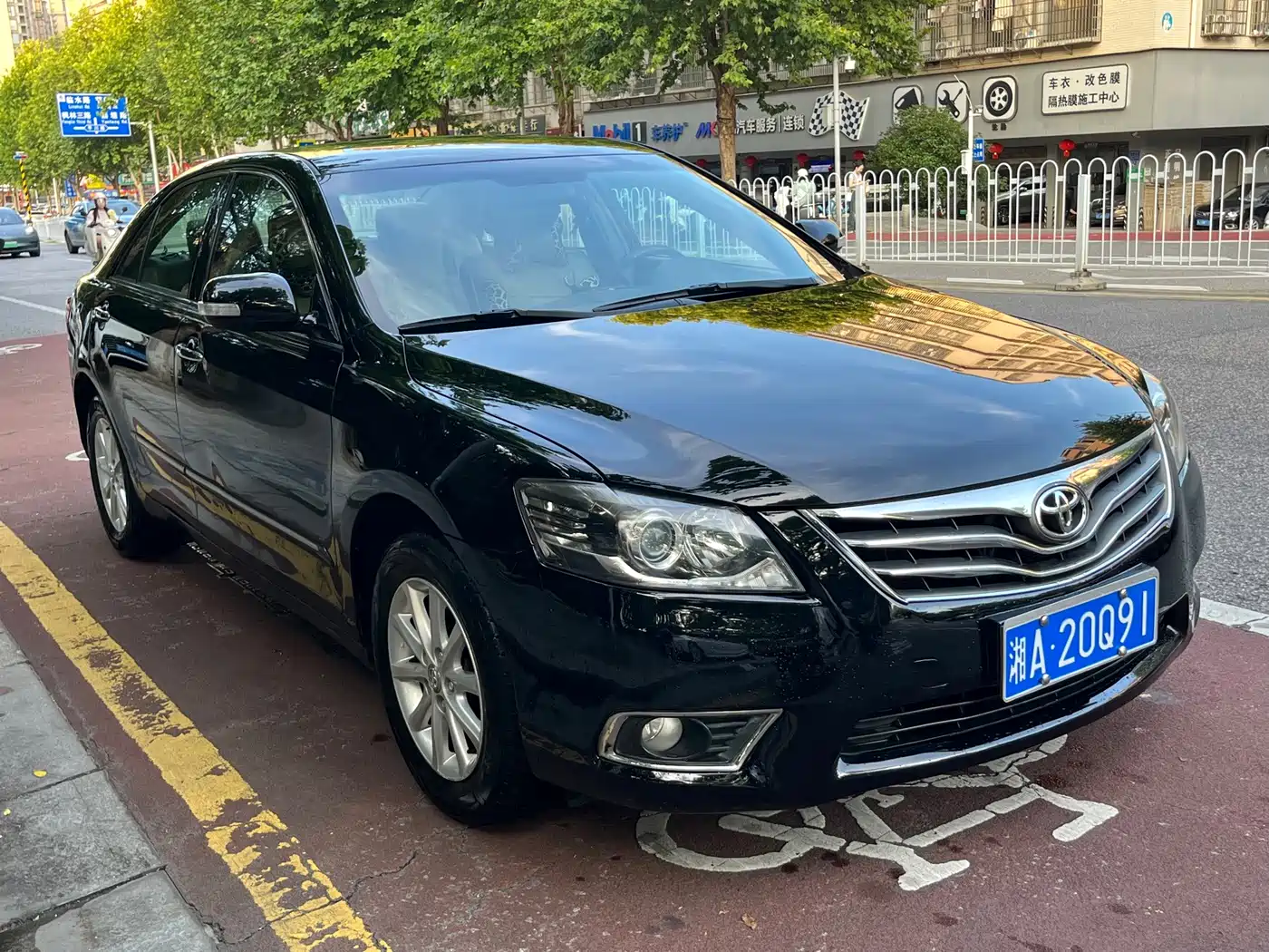 Фото 2 - Toyota Camry