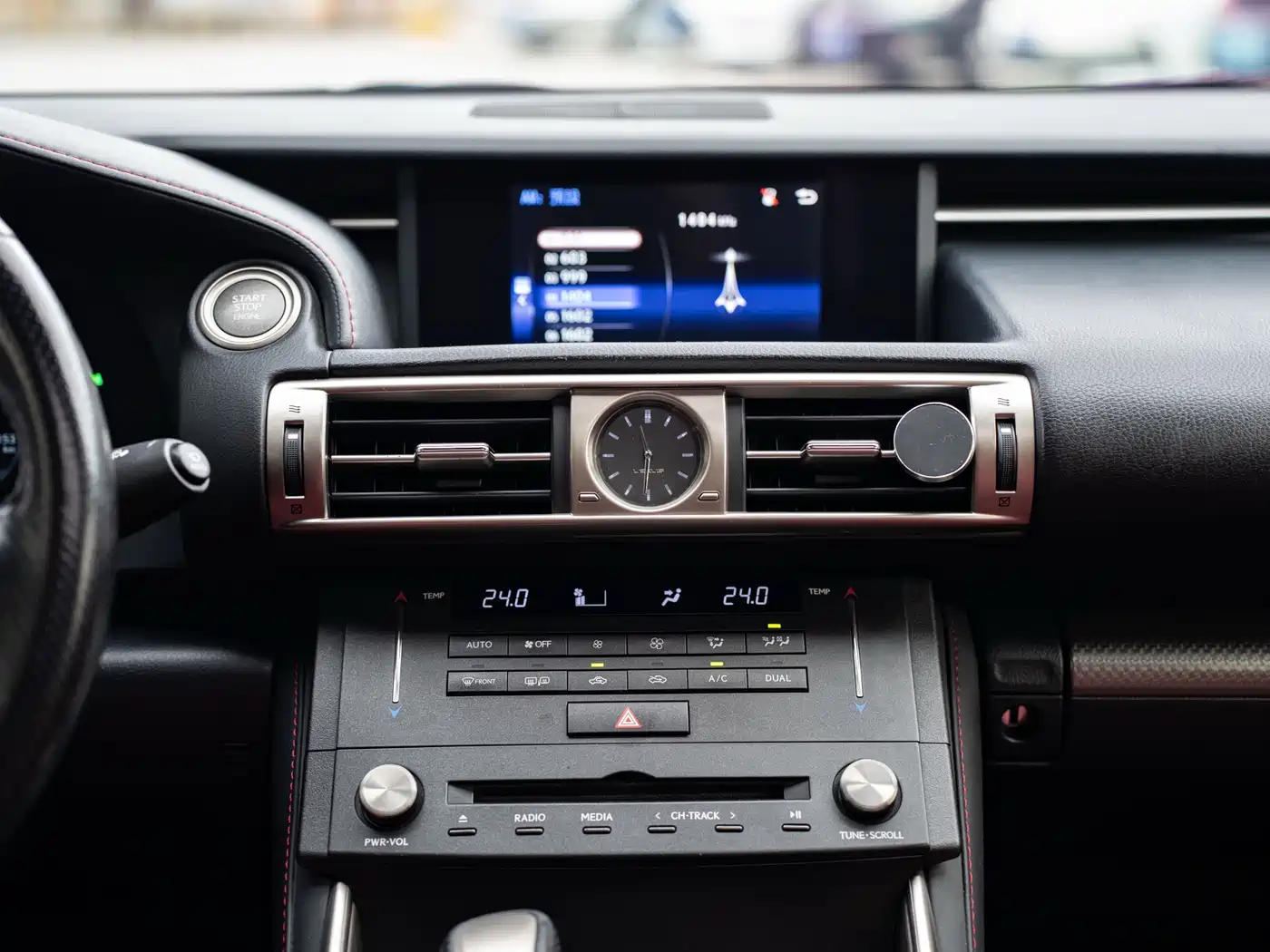 Lexus IS 2015 200t F SPORT фото 12
