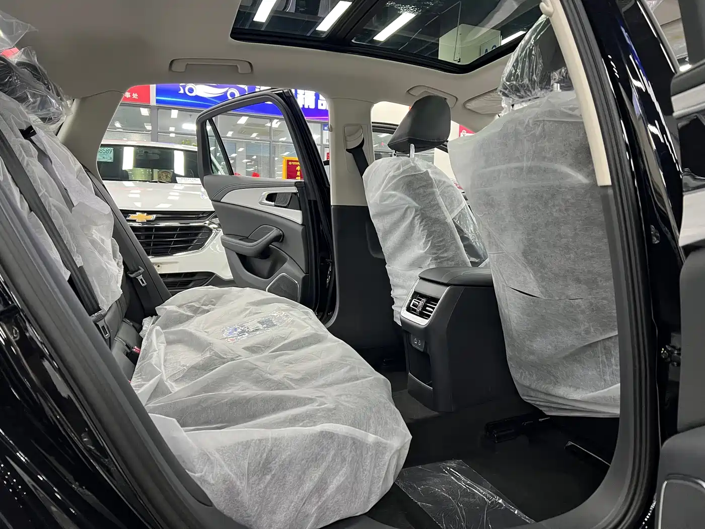 Hongqi H5 2025 1.5T DCT Flag Rhythm 500,000 Units Memorial Edition фото 22