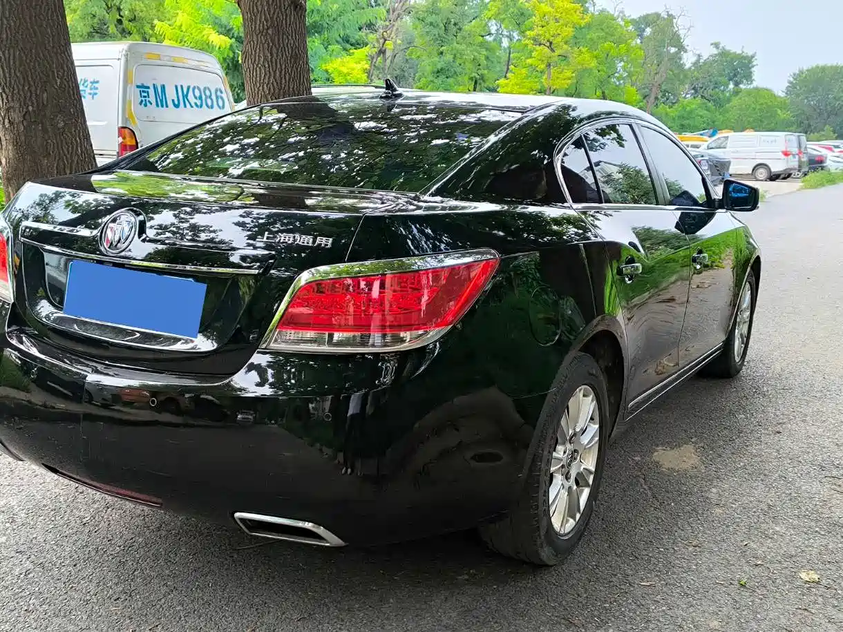 Photo 3 - Buick LaCrosse