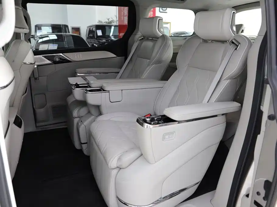 Volvo EM90 2024 2025 Ultra Six-Seater