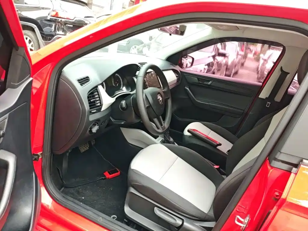Škoda Fabia 2018 2017 1.4L Auto Car Enjoy Edition