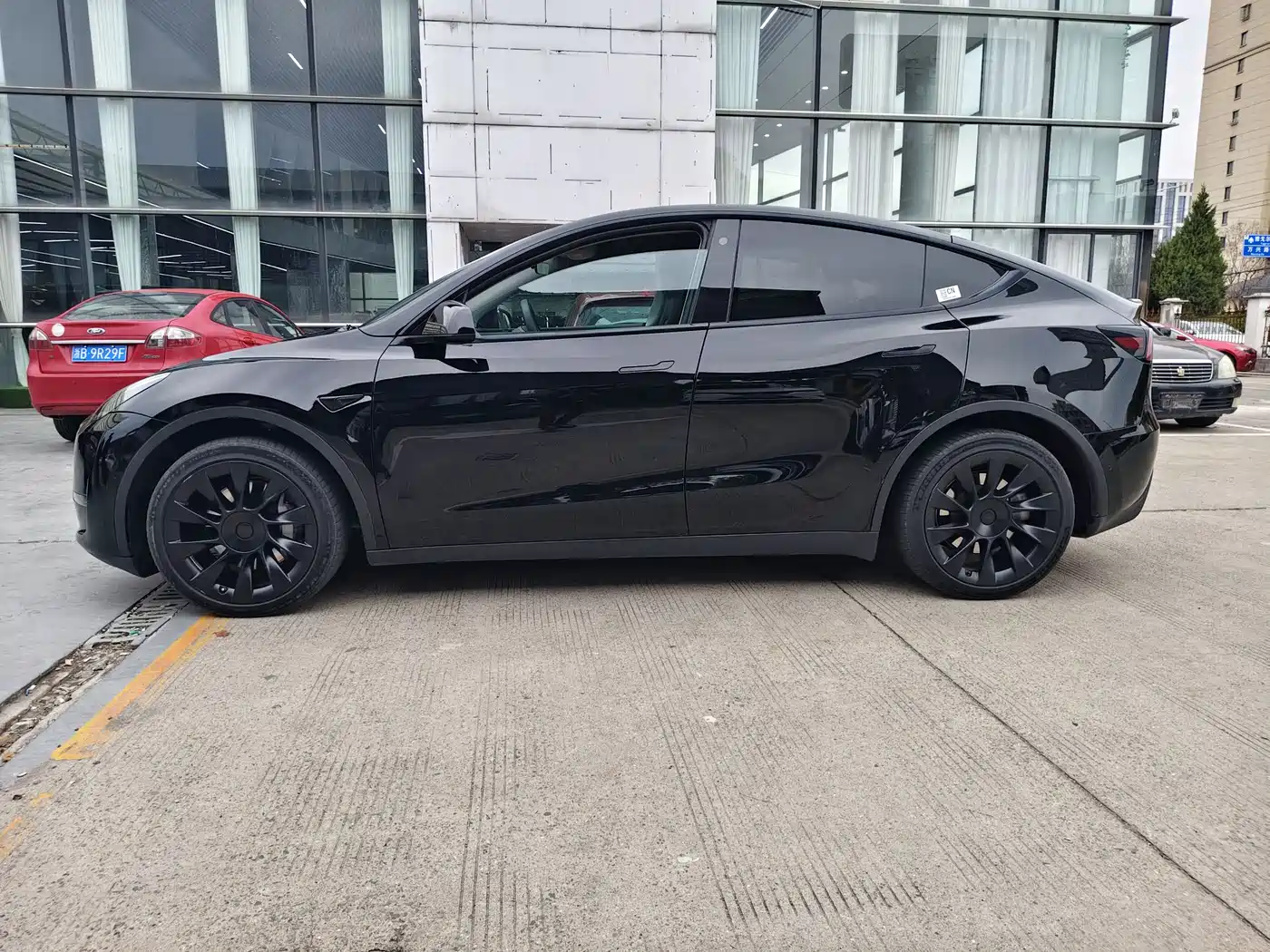 TESLA MODEL Y