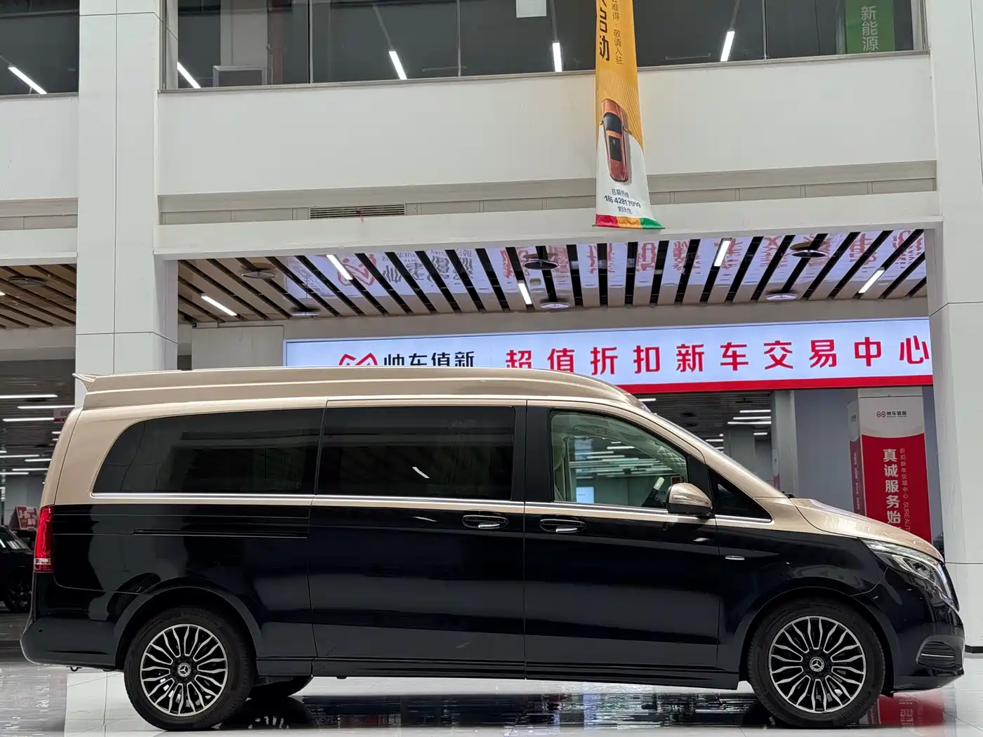 Mercedes-Benz V-Class 2018 V 260 L Premium Long Wheelbase Edition China VI фото 4