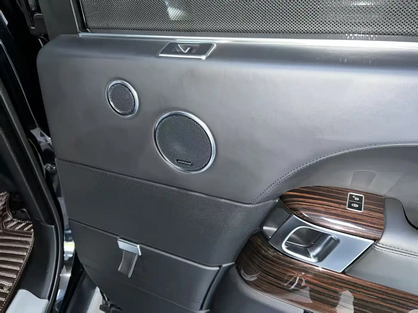 Land Rover Range Rover 2014 3.0 SC V6 Vogue SE Genesis Extended Edition фото 16