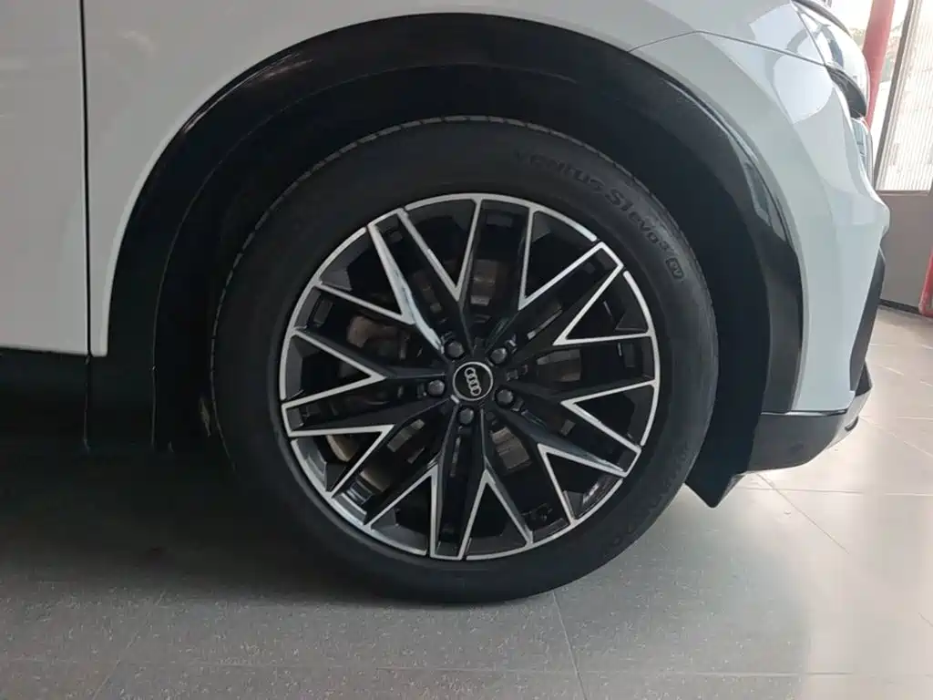 Audi Q5 e-tron 2023 2022 40 e-tron Starlight Mech Suit
