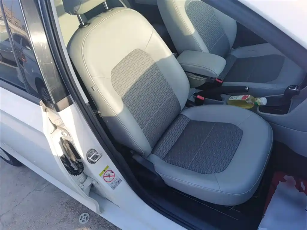 Škoda Rapid 2015 1.6L Automatic Smart Selection фото 25