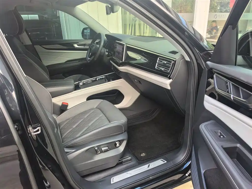 Volkswagen Teramont 2024 380TSI 4WD Dragon Glory Edition фото 18
