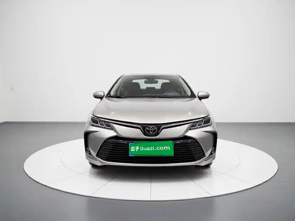 Фото 2 - Toyota Corolla