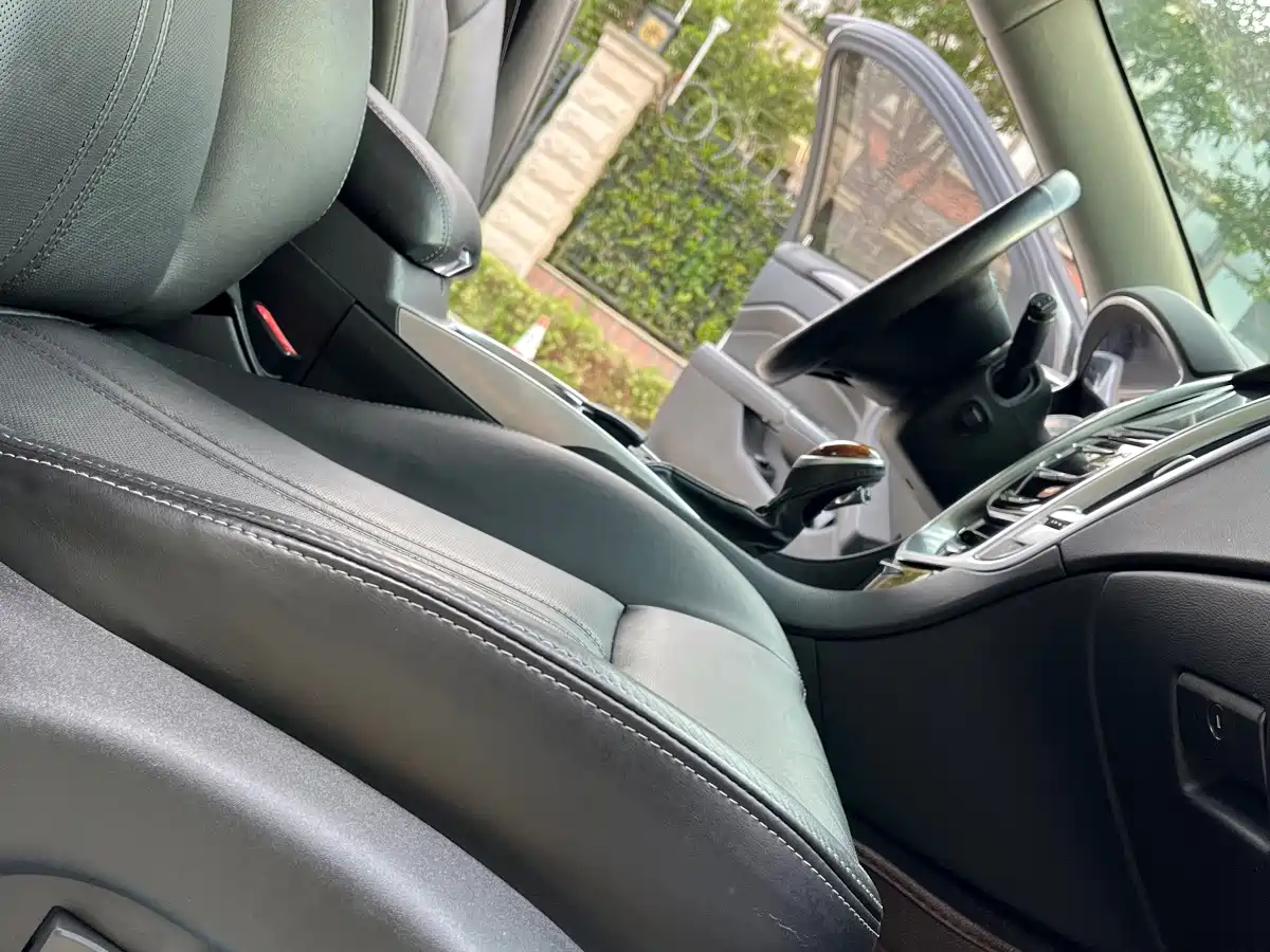 Фото 10 - Cadillac SRX