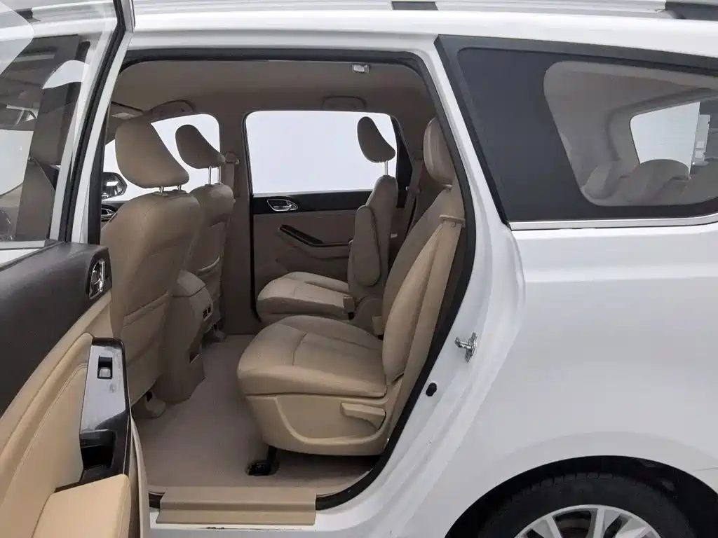 Photo 15 - Baojun 730