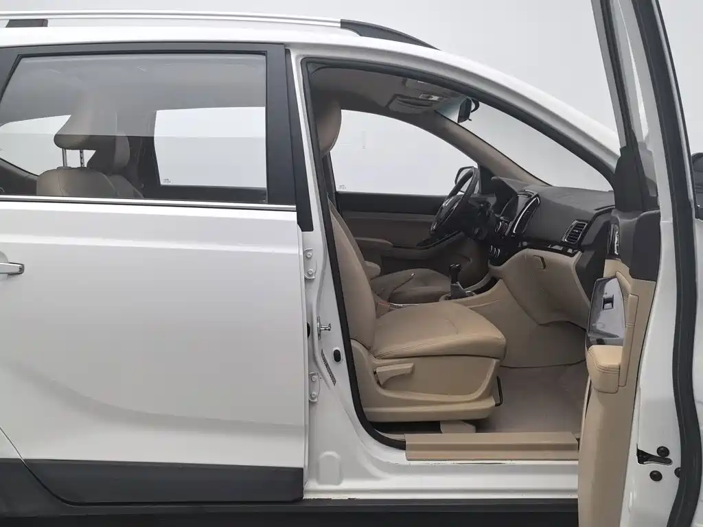 Photo 23 - Baojun 730