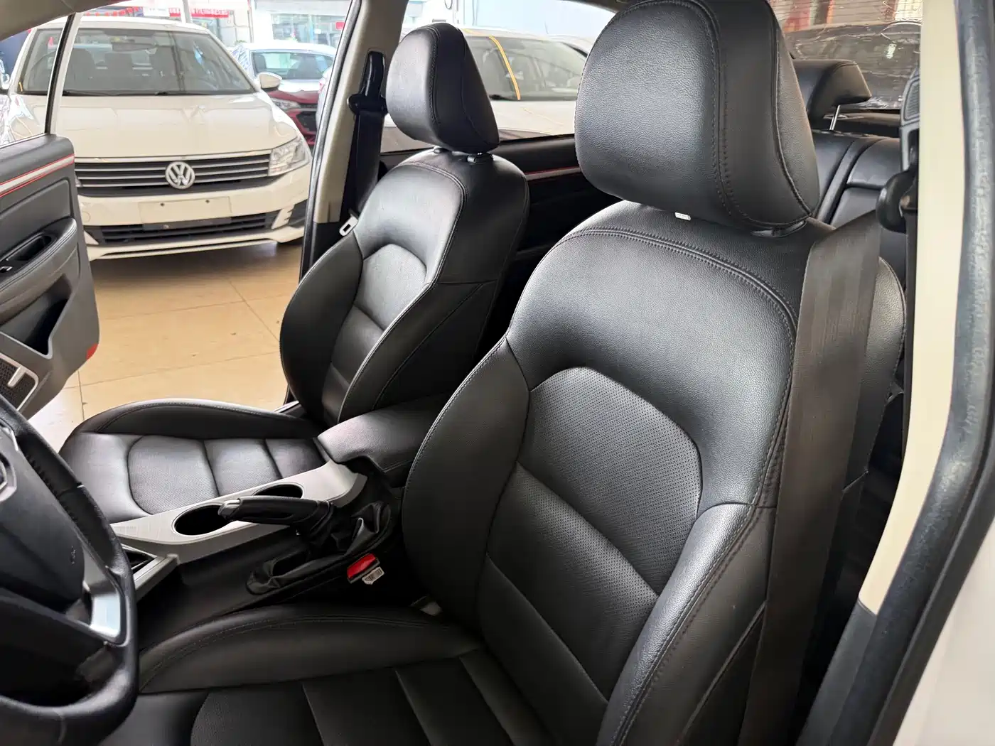 Фото 30 - Geely Vision