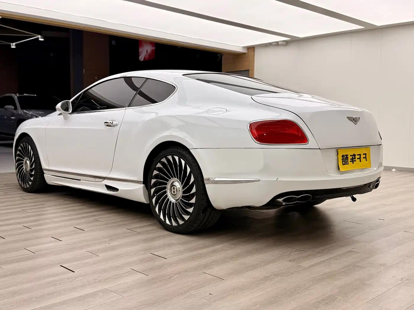 Bentley Continental фото 9