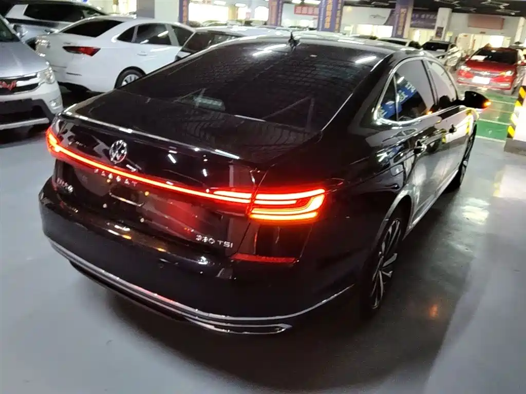 Volkswagen Passat 2022 330TSI Elite Edition фото 7