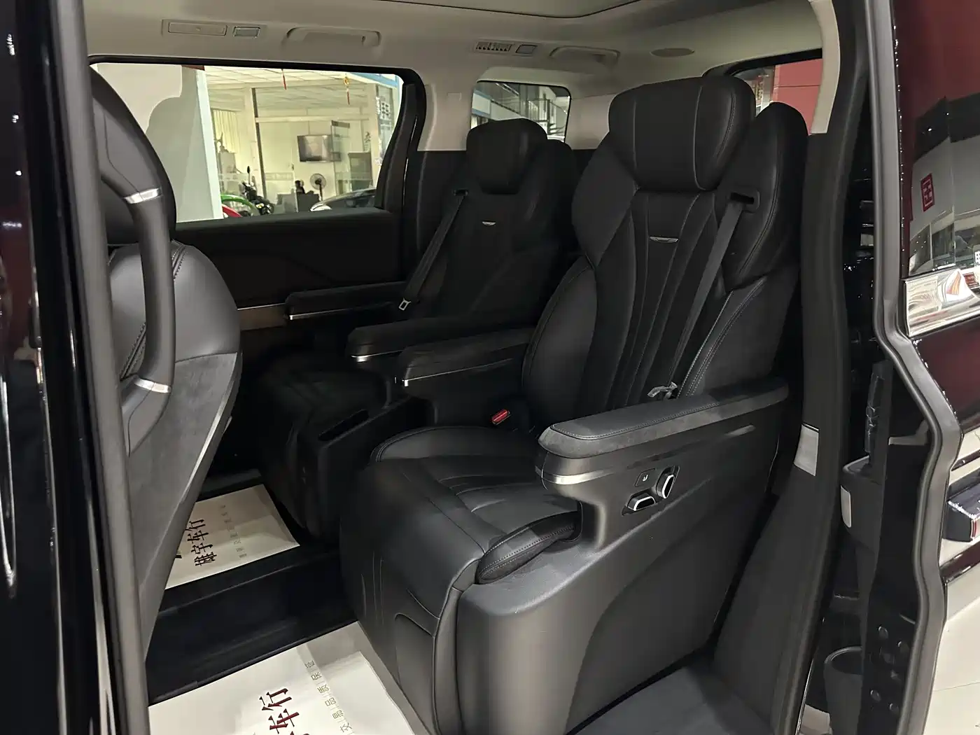 Hongqi HQ9 PHEV 2024 Model 2.0T AWD Business Edition фото 6