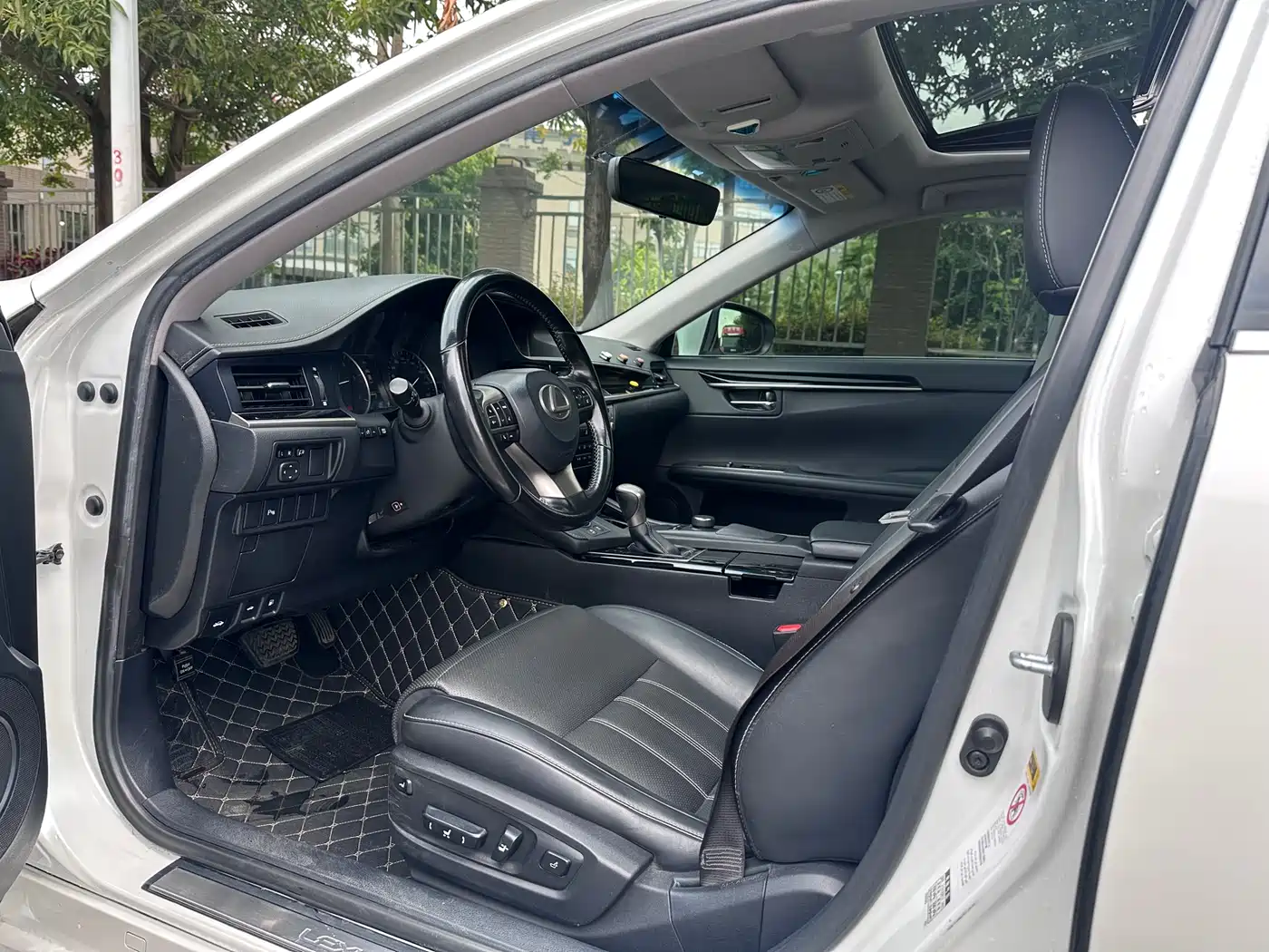 Lexus ES 2015 200 Elite Edition фото 7