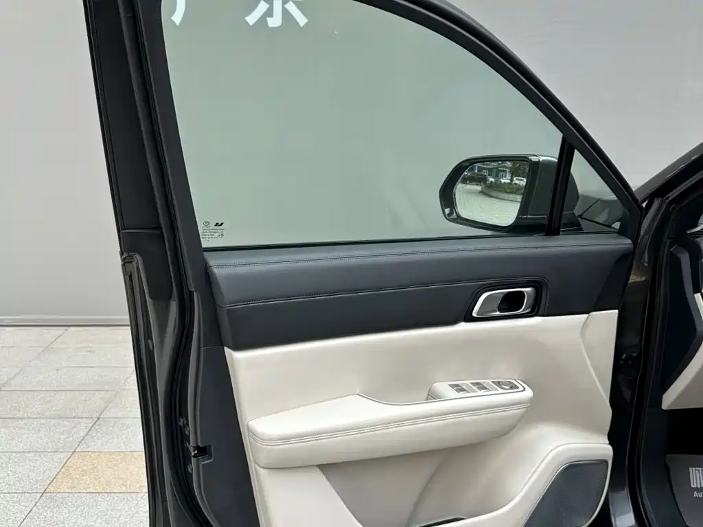 صورة 12 - Li Auto Li ONE