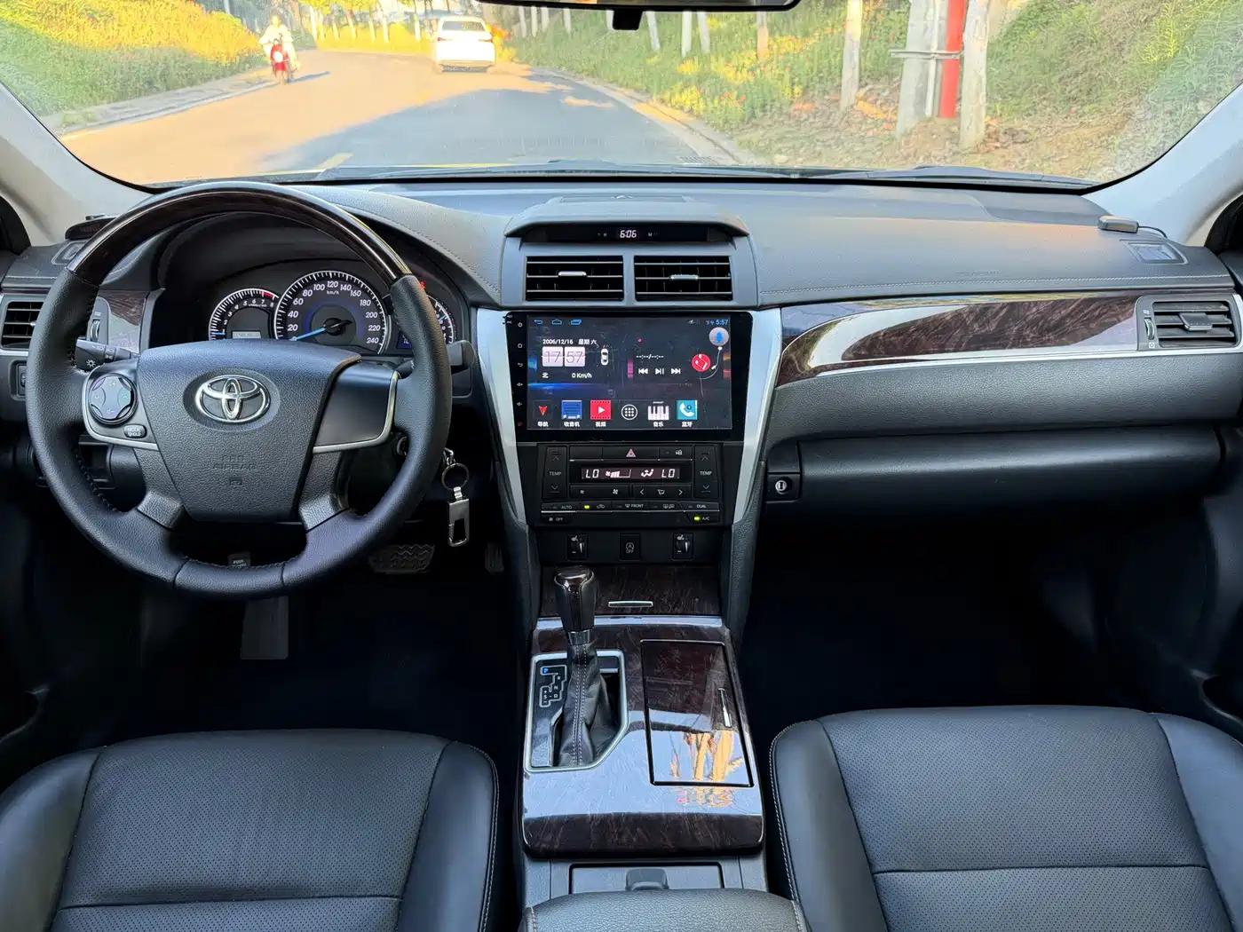 Фото 5 - Toyota Camry