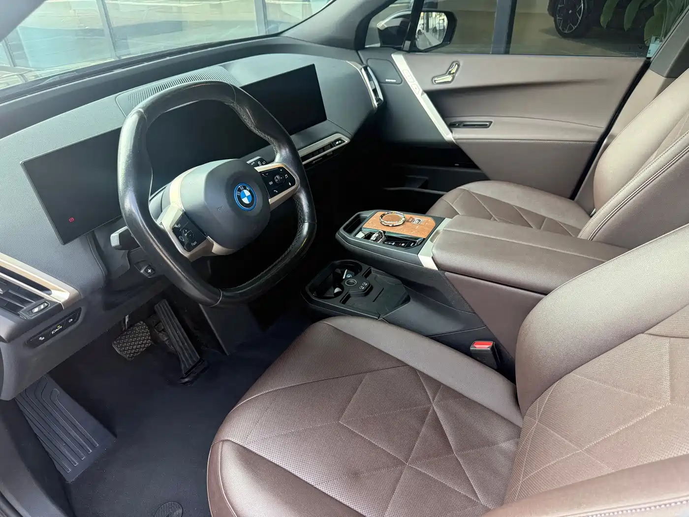 Photo 4 - BMW iX