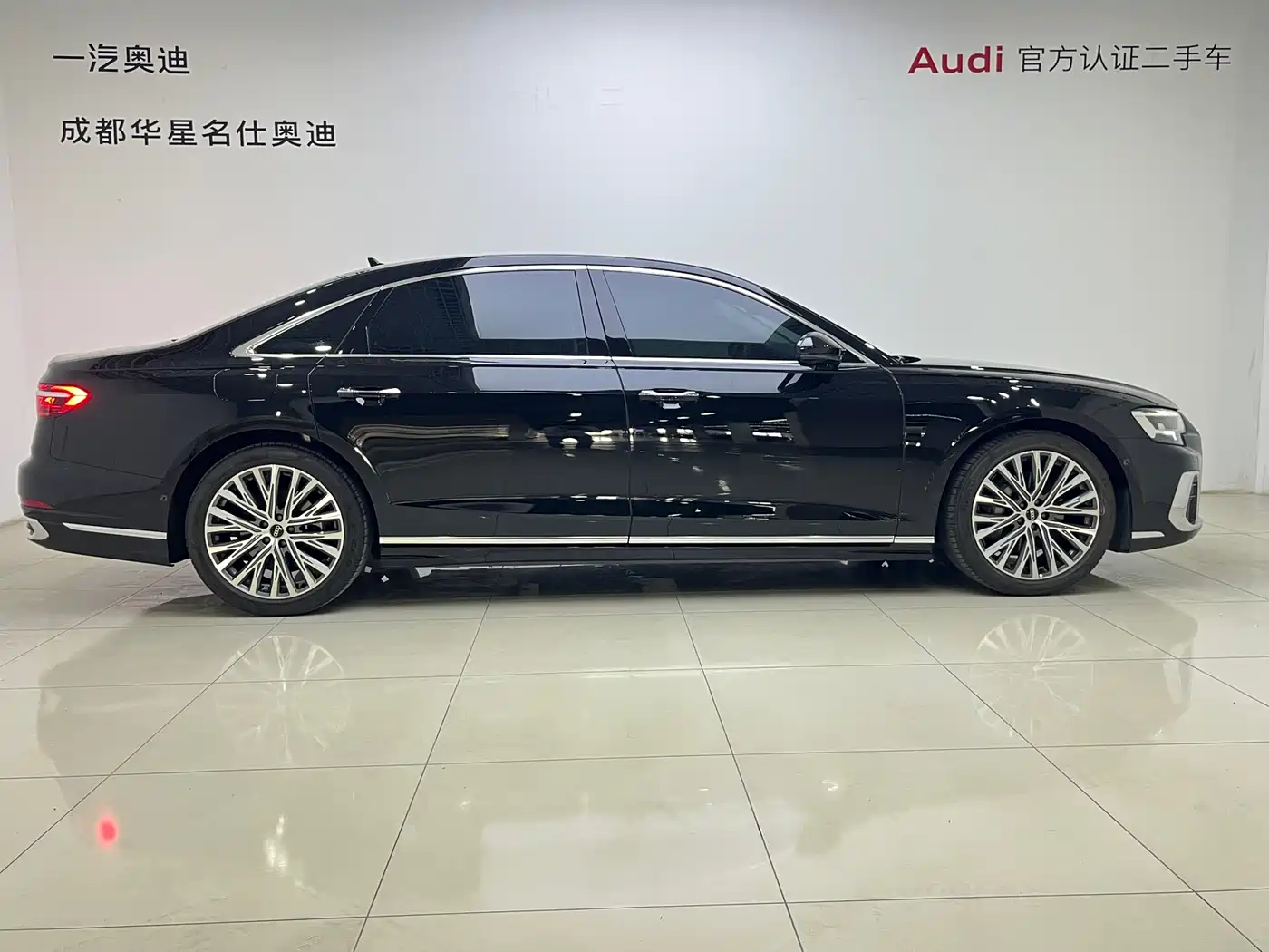 Audi A8 2023 A8L 50 TFSI quattro Premium фото 3