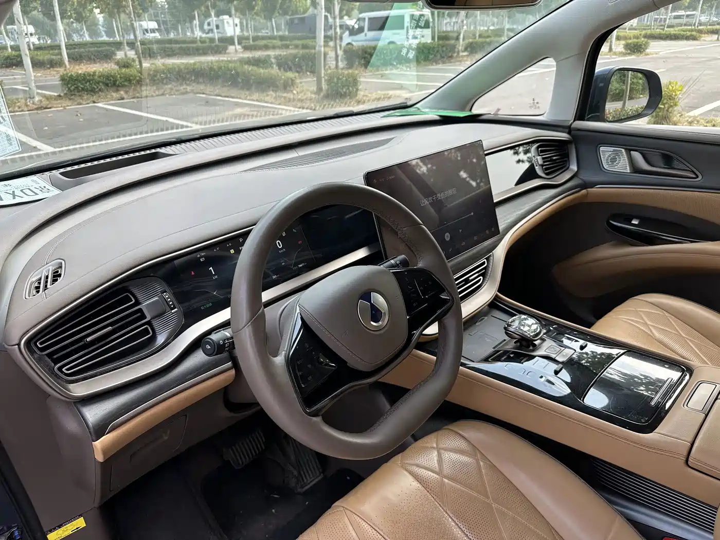 Denza D9 2023 2022 EV 600 4WD Prestige Model