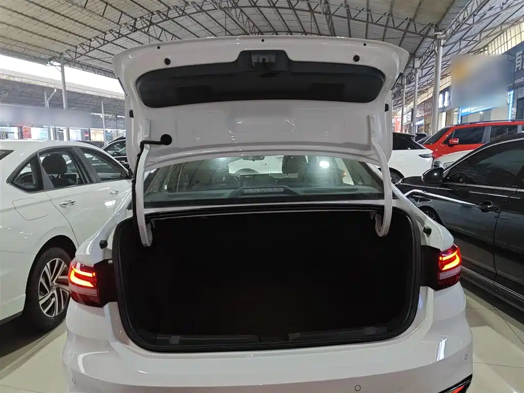 Volkswagen Lavida 2024 Model 300TSI DSG Starlight Leading Edition фото 19