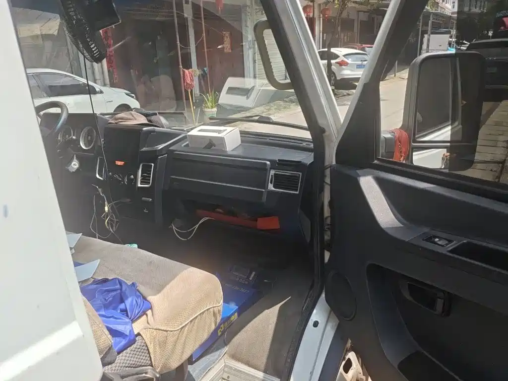 Iveco Daily 2021 2021 Model 2.5T A35 M1 Passenger Vehicle 5-9 Seats Short Wheelbase Medium Roof Dual Tires Sliding Door