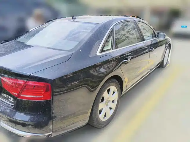 Audi A8 2012 A8L 45 TFSI quattro Luxury — фото 2